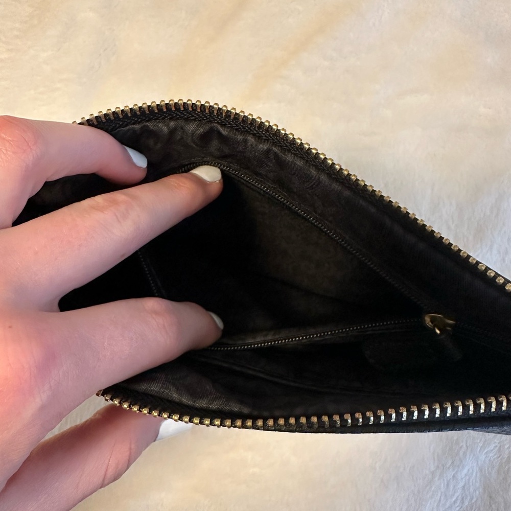 Charming Charlie’s Elegant Black and White Wristlet Clutch - Picture 4 of 7
